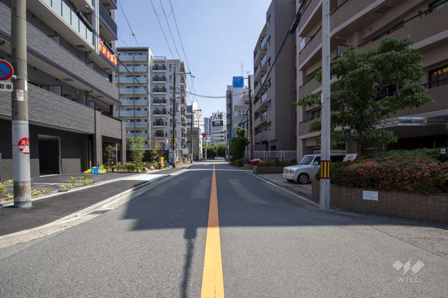 敷地西側の前面道路