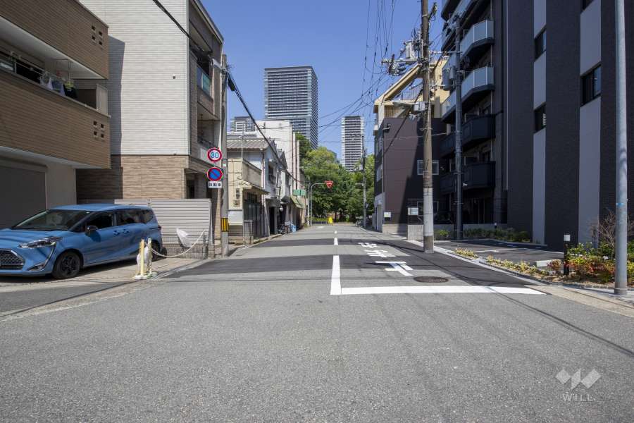敷地北側の前面道路