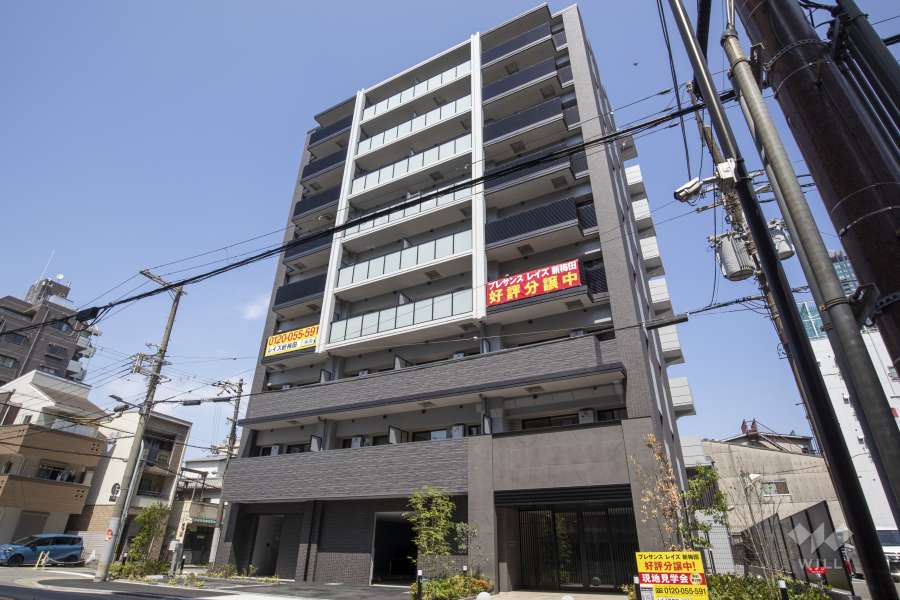 プレサンスレイズ新梅田の外観（南西側から）
