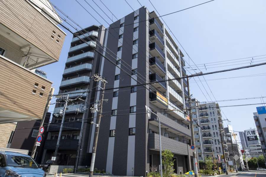 プレサンスレイズ新梅田の外観（北西側から）