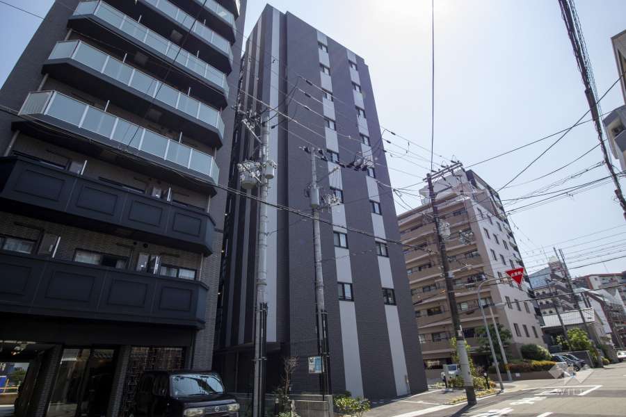 プレサンスレイズ新梅田の外観（北東側から）