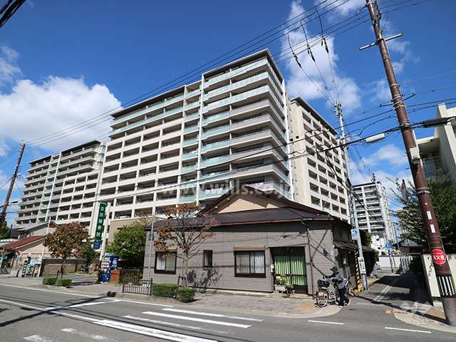 ジオ伊丹ザ・レジデンスの外観（南東側から）