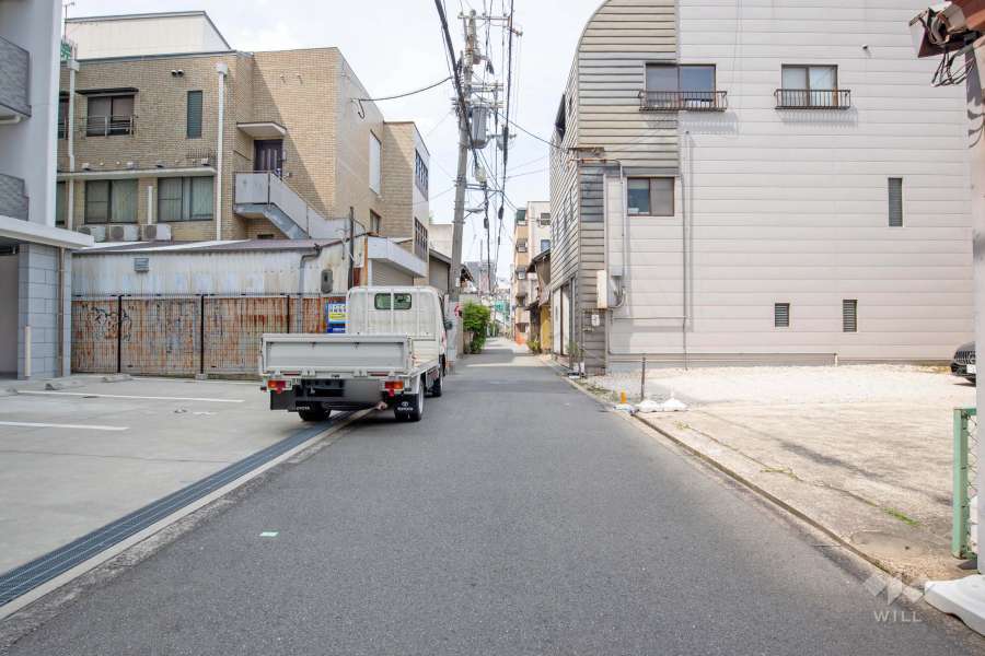 敷地東側の前面道路