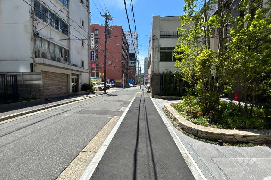 敷地東側の前面道路