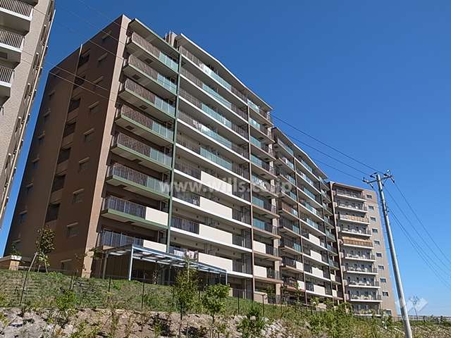 エルグレース彩都箕面D棟（グリーンフラッツ1）の外観（南西側から）