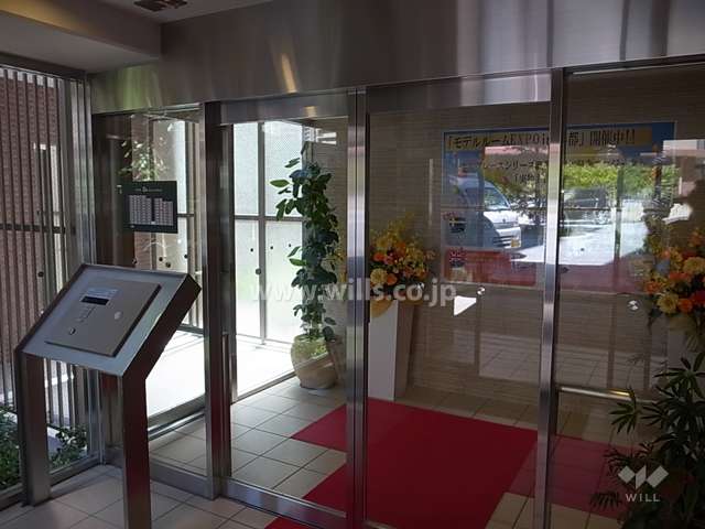 エントランスはオートロック付きです。