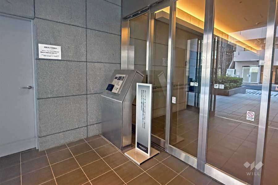 エントランスはオートロック付きです。