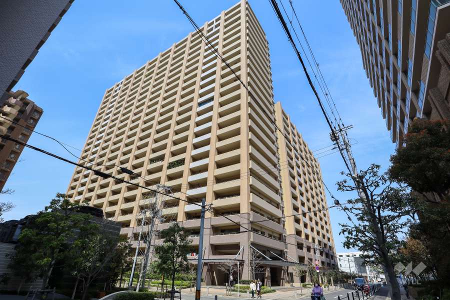 城東中央アインスの外観（南東側から）