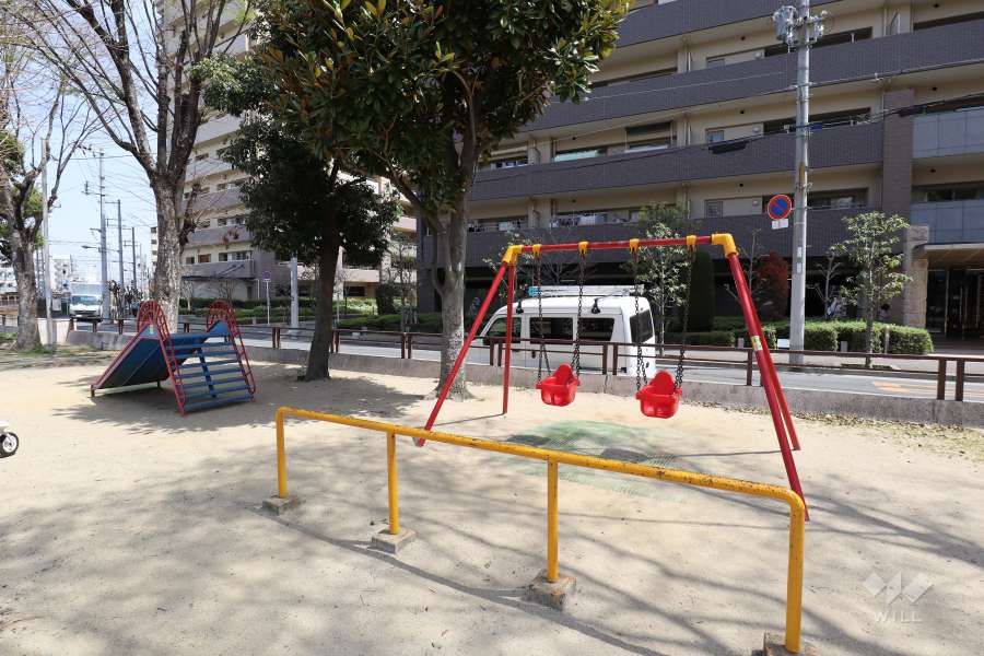 敷地の南西側に『成育西公園』があります。