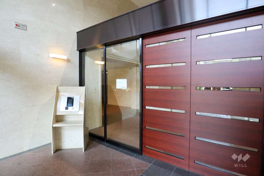 エントランスはオートロック付きです。