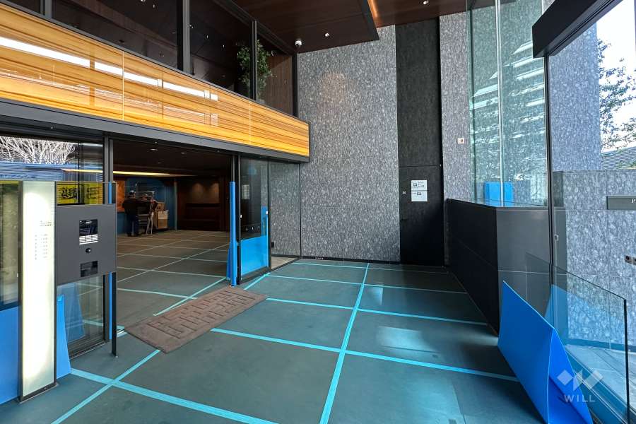 エントランスはオートロック付きです。