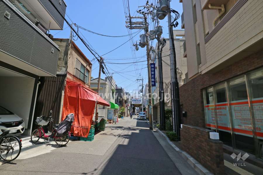 敷地北側の前面道路