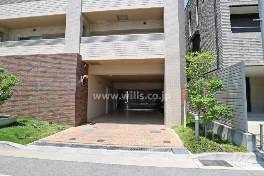 駐車場出入り口（リングシャッター付）
