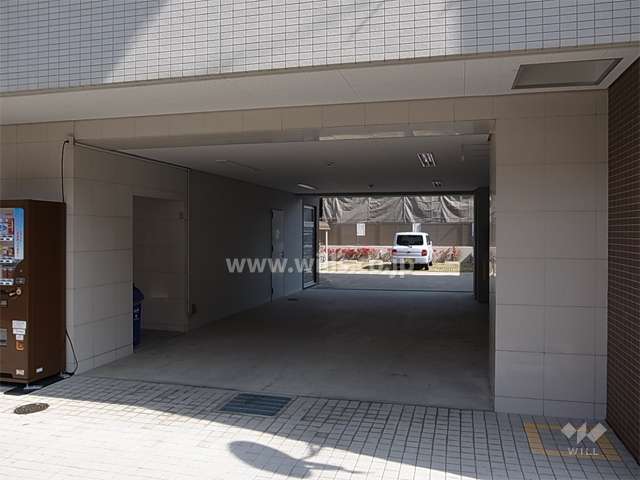 駐車場と駐輪場の入口