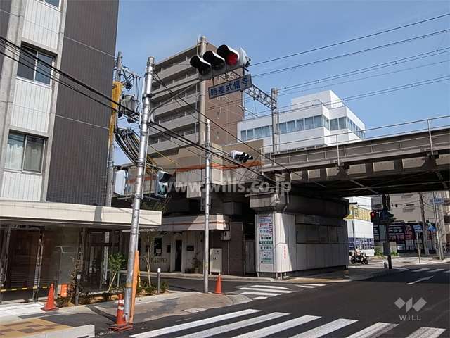 東へ少し行くと国道171号線があり、車での移動もスムーズです。