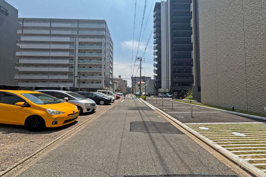 敷地東側前面道路（北側から）