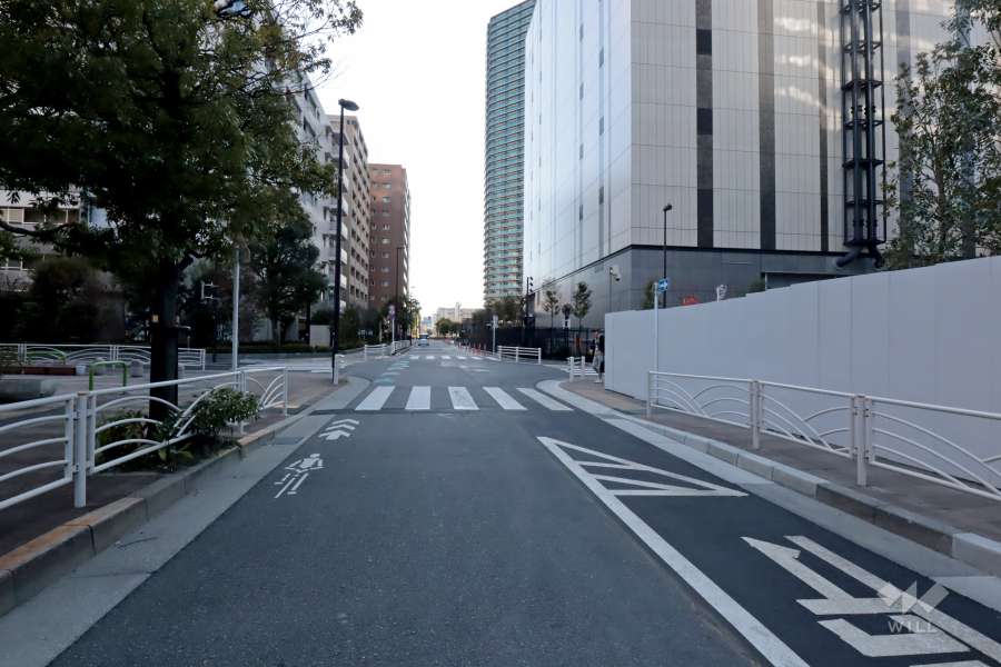 敷地東側の前面道路