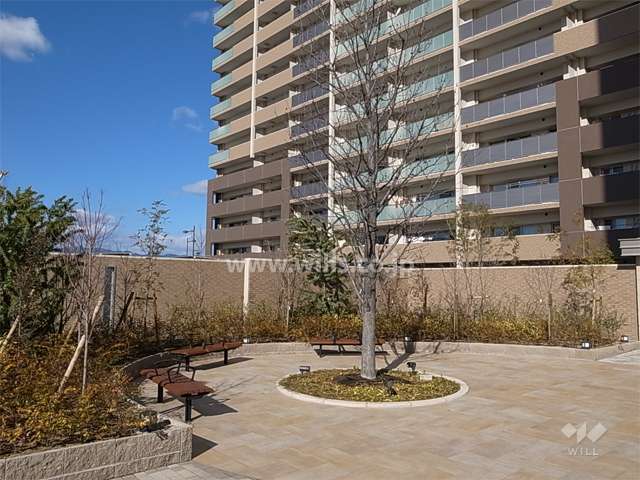 敷地入口付近にある広場