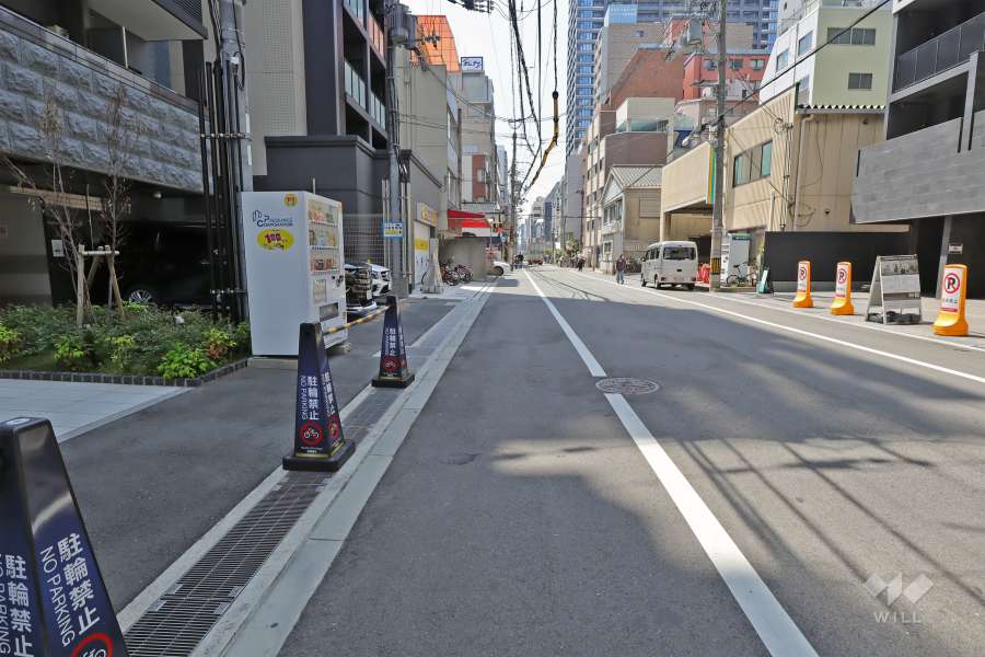 敷地北側の前面道路（東側から）