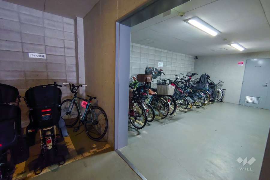 駐輪場とバイク置場