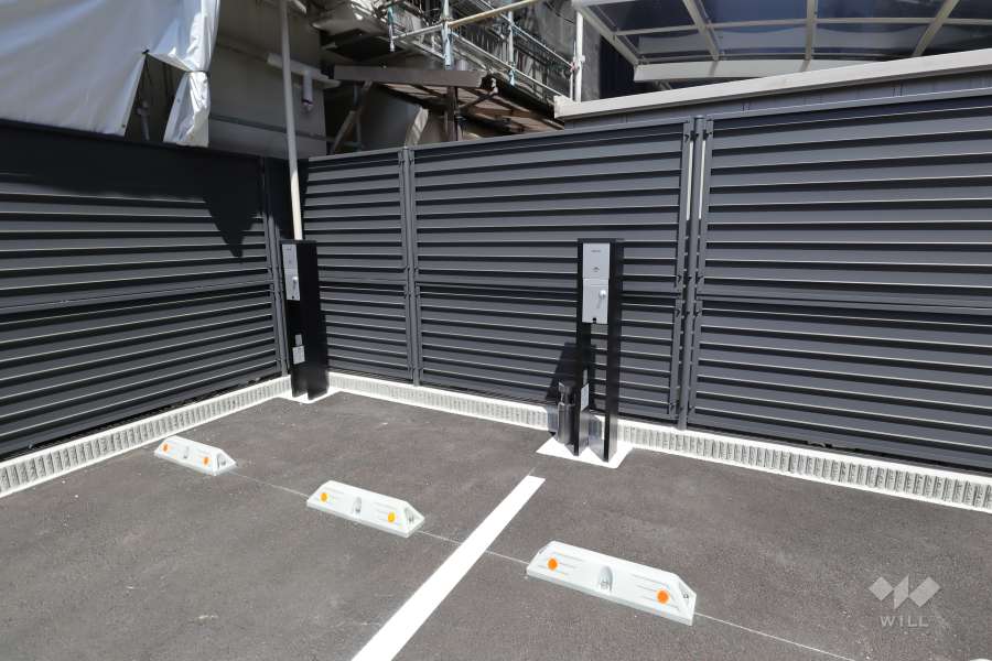 2区画に電気自動車専用充電コンセントが設置されています。