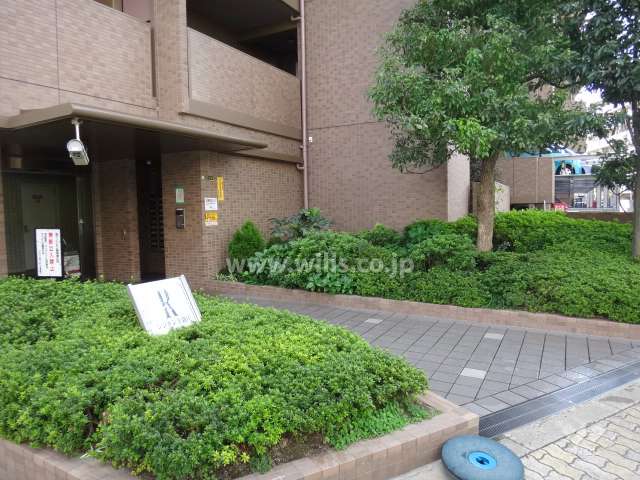 エントランス（オートロック・宅配ボックス付き）