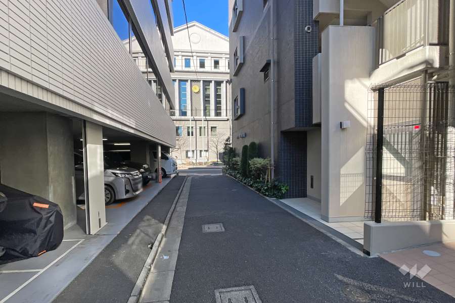 敷地南側の前面道路