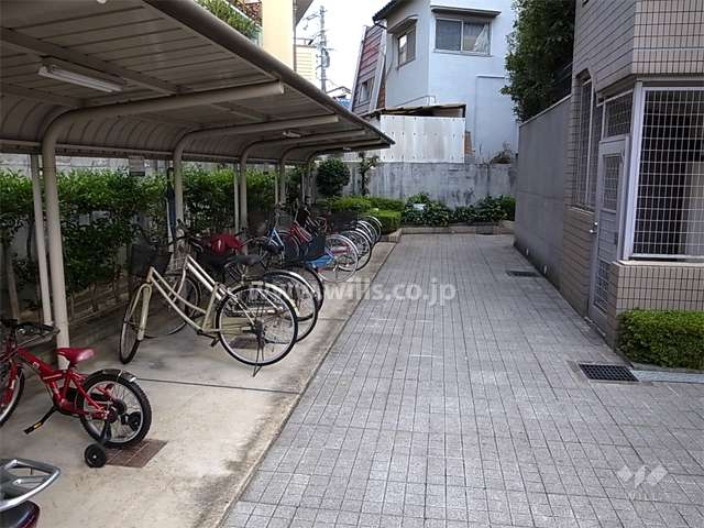 敷地北部分にある駐輪場