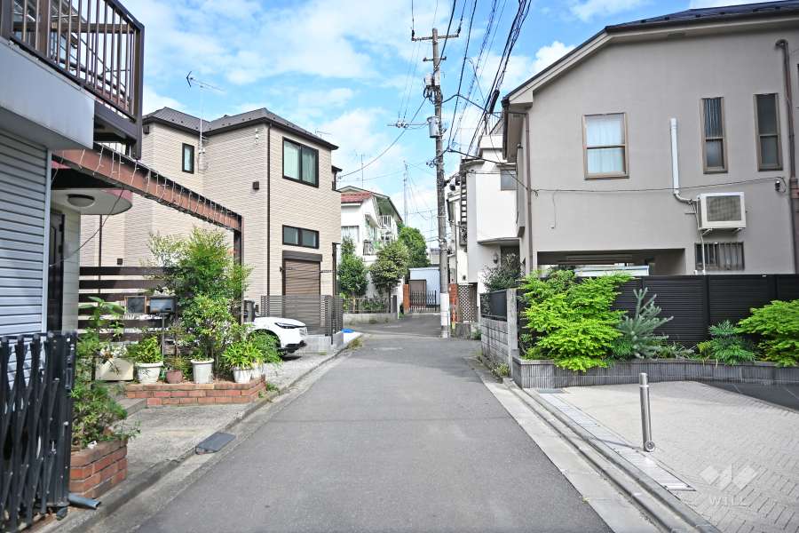 敷地北側の前面道路