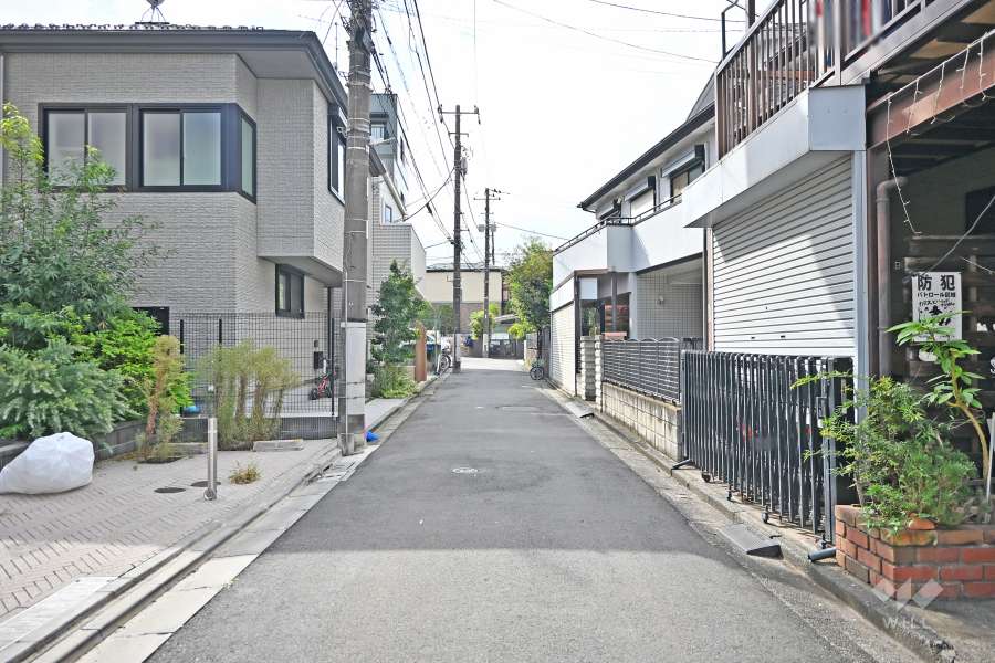 敷地北側の前面道路