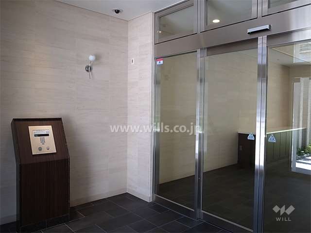 エントランスはオートロック付きです。