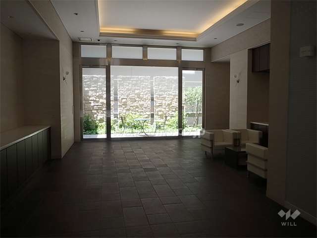 エントランスホールには談話スペースが設けられています。