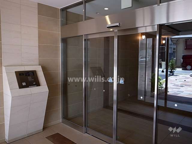 エントランスはオートロック付きです。