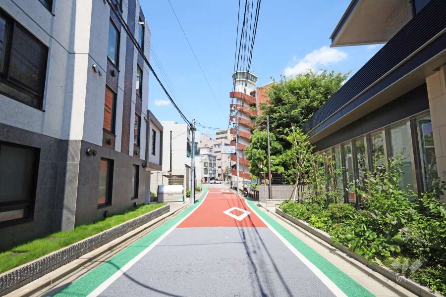 敷地北側の前面道路