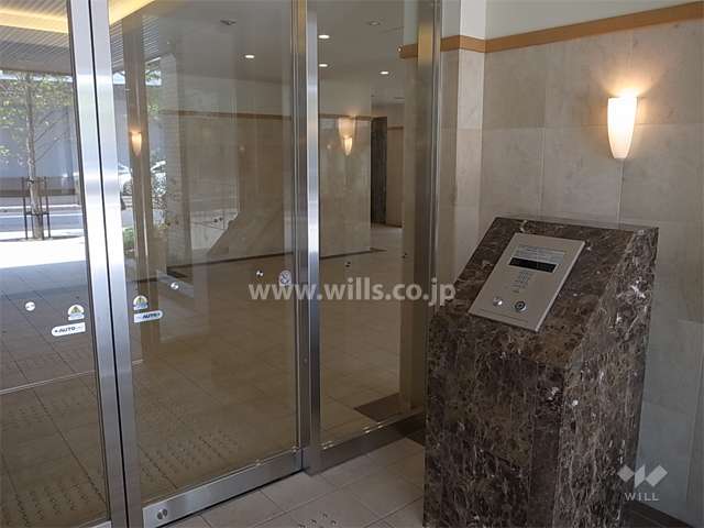 エントランスはオートロック付きです。