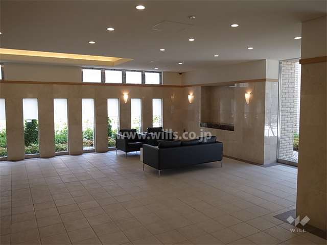 エントランスホールには談話スペースが設けられています。