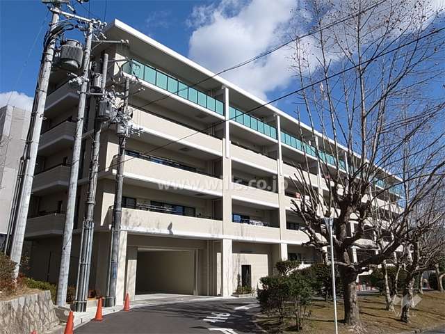 グランアッシュ千里古江台の外観（南西側から）
