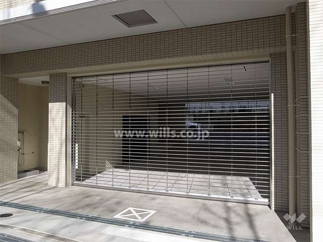 駐車場入口（リングシャッター付き）