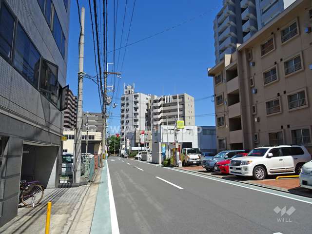 敷地北側の前面道路