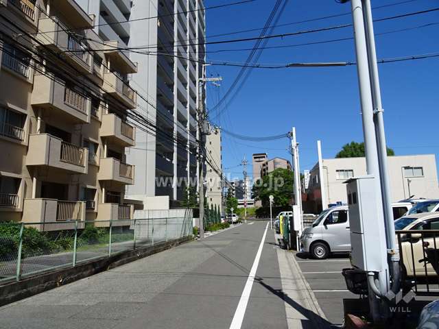 敷地南側の前面道路