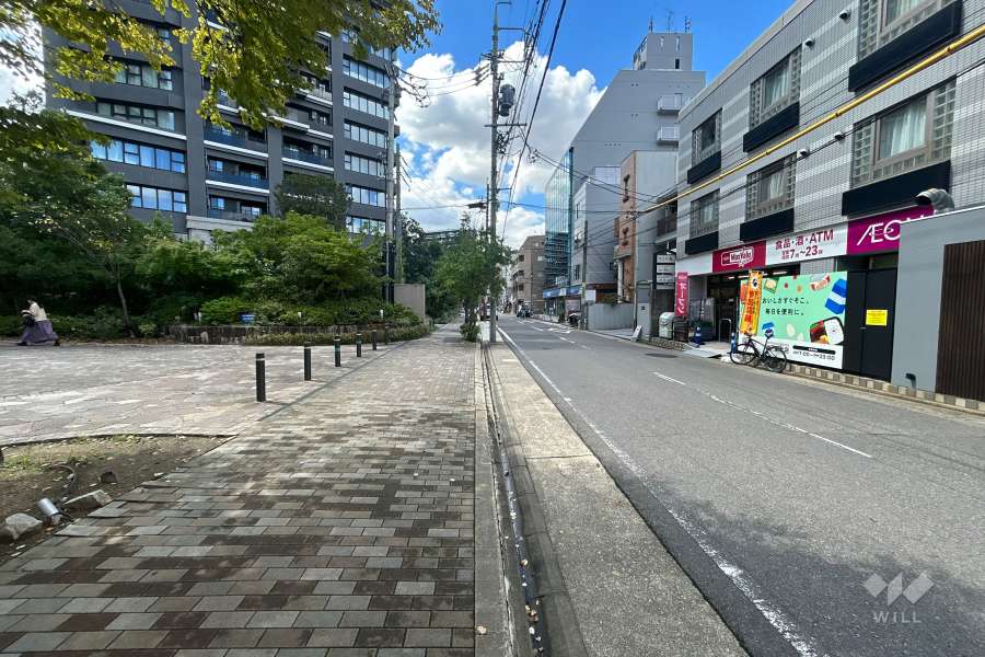 敷地北側の前面道路