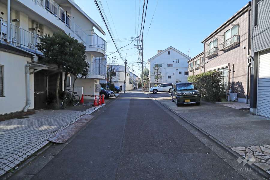 敷地の北側前面道路(東側から)