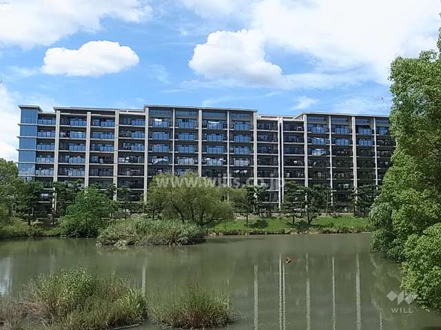 プラウド北千里の外観（南側から）