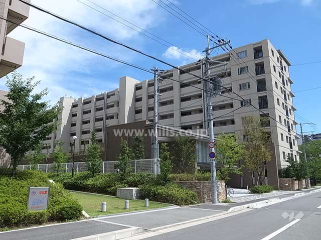 プラウド北千里の外観（北西側から）