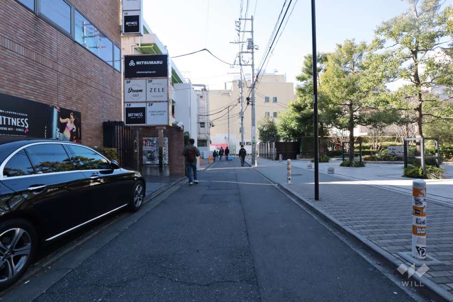 敷地南東側の前面道路