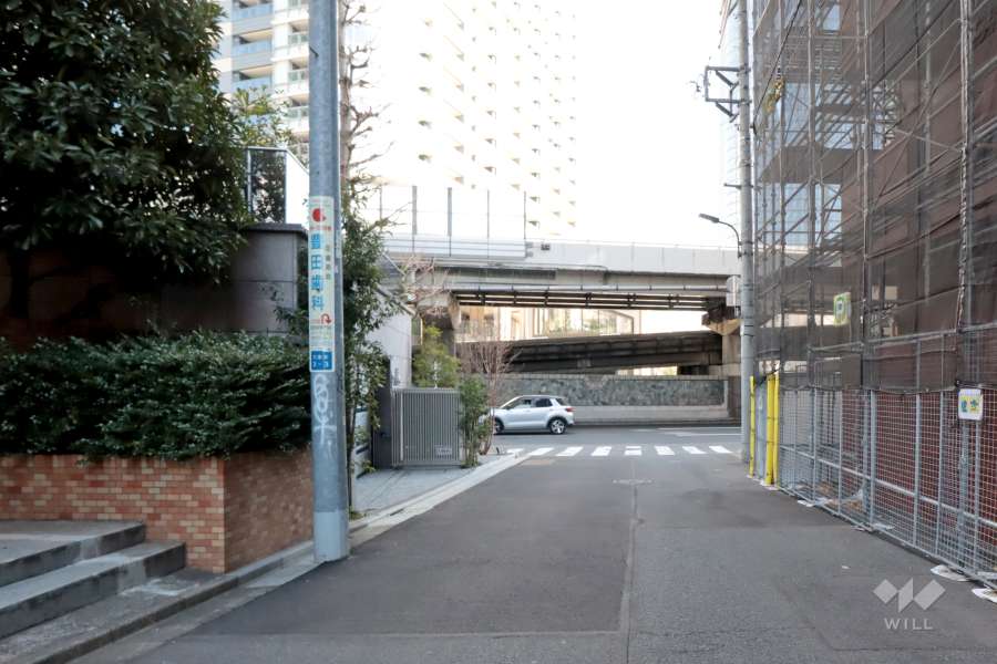 敷地南側の前面道路