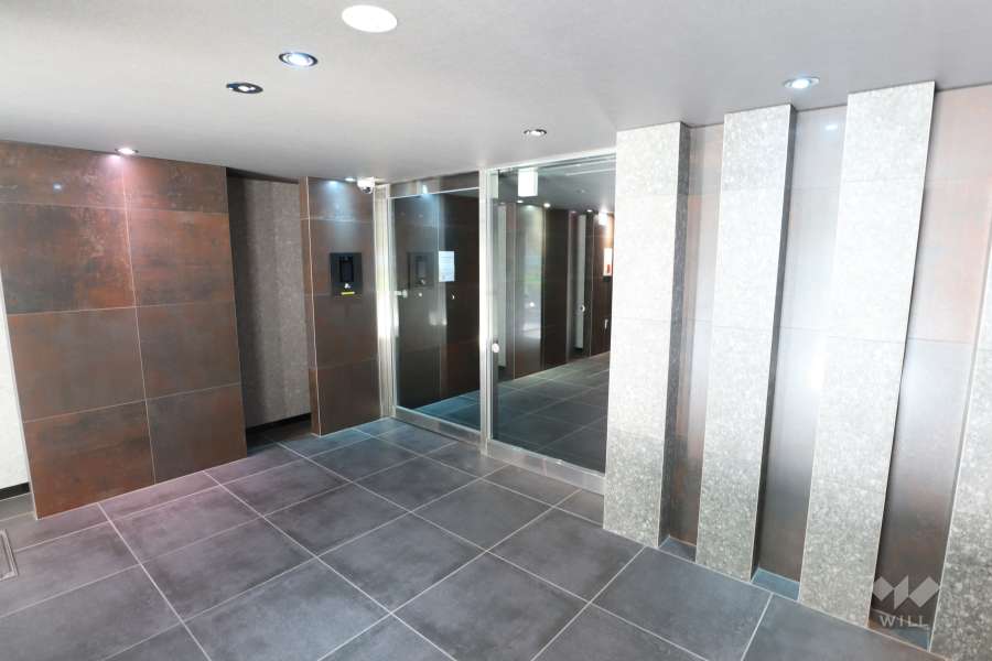 エントランスはオートロック付きです。