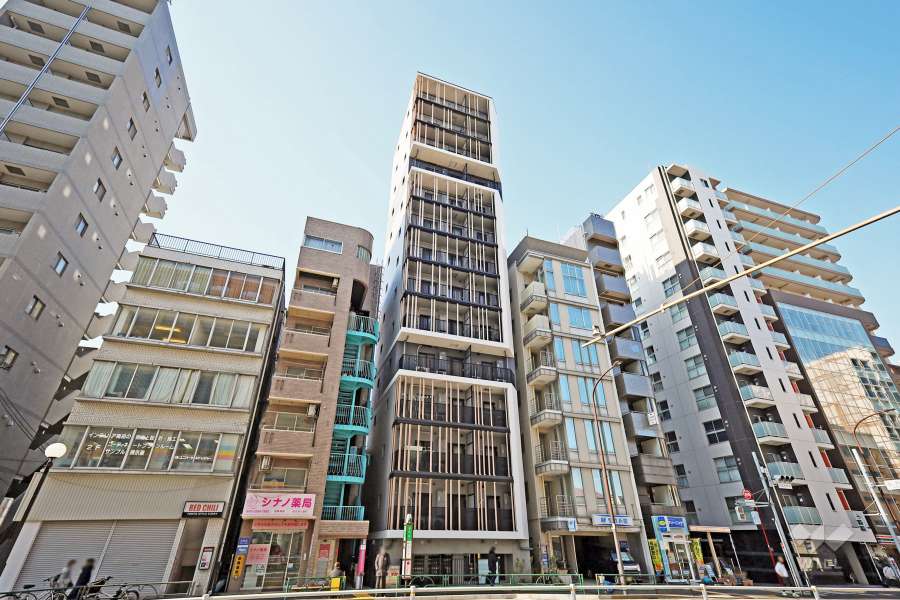 サンウッドフラッツ新宿四谷三丁目の外観（南東側から）