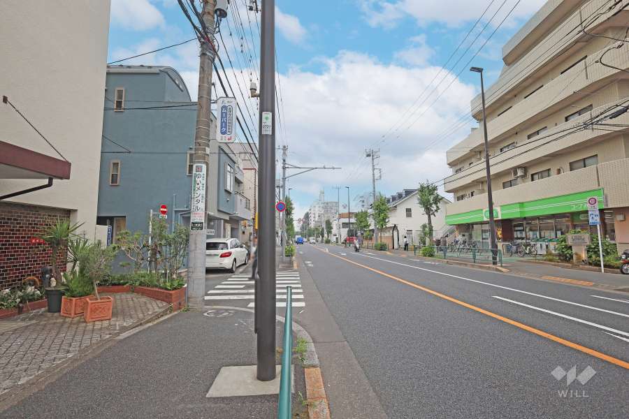 敷地北側の前面道路（東側から）