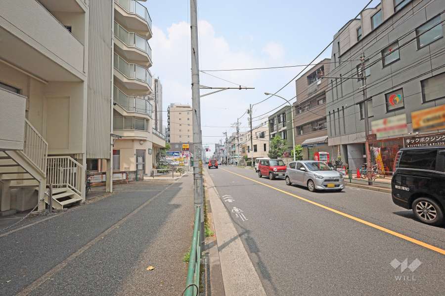敷地北東側の前面道路